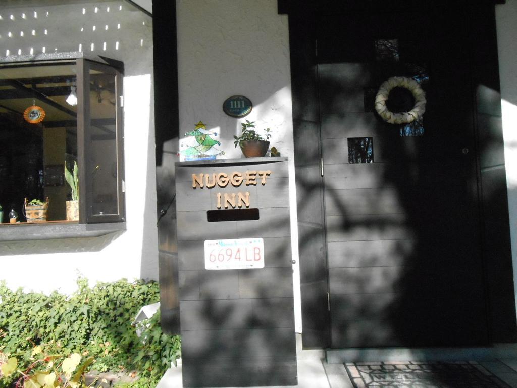 Pension Nugget Inn Hakuba Exterior photo